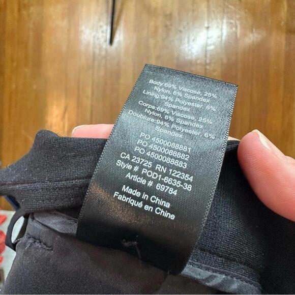 Aritzia Babaton Ilana Cropped Trouser - Black -  8 - Picture 9 of 10